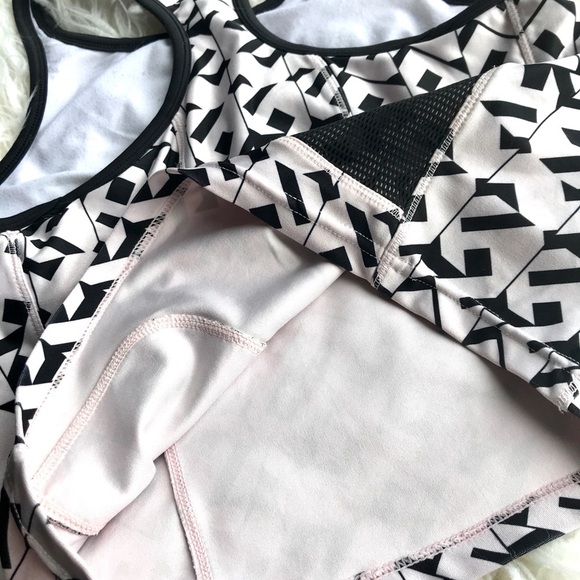 Nike Dri Fit Athletic Crop Top💪 - Picture 3 of 5